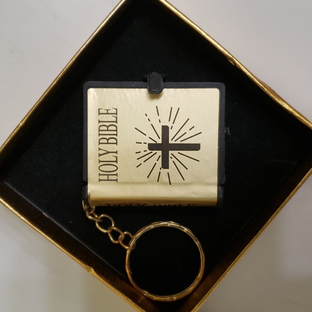 Mini Holy Bible Keychain Keyring Bag Charm Turnable Pages Snaps Closed OS New